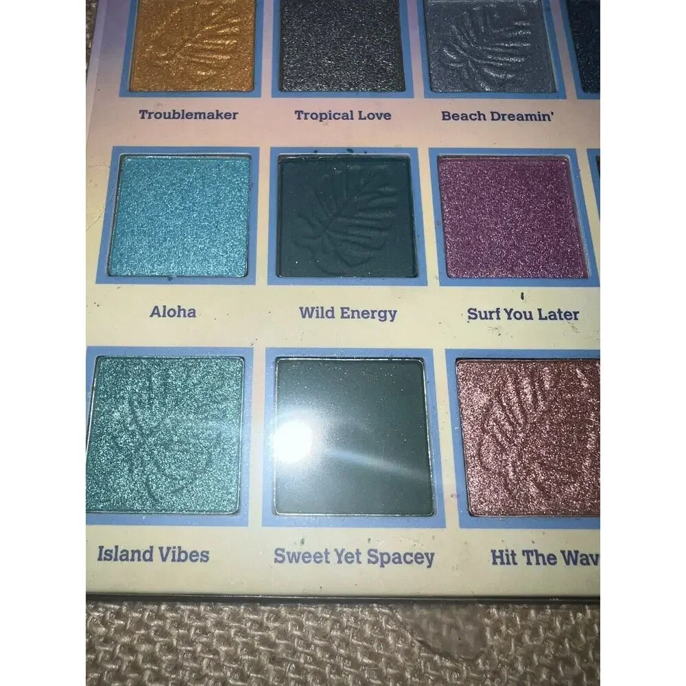 Disney's Stitch 12 Eyeshadow Palette - Lilo & Stitch